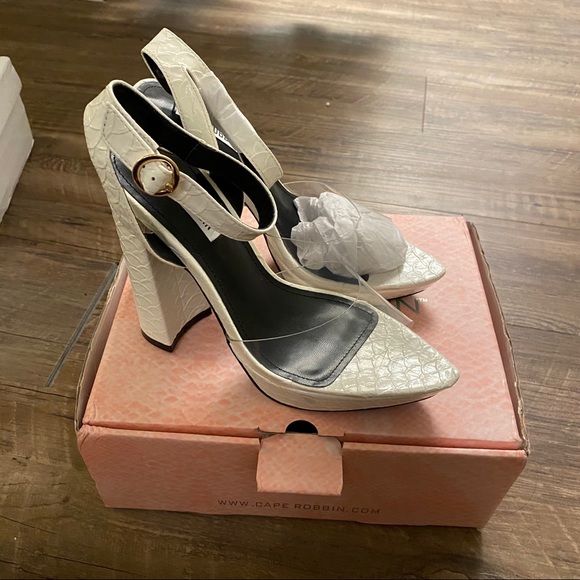 Cape robbin heels new - Picture 3 of 4